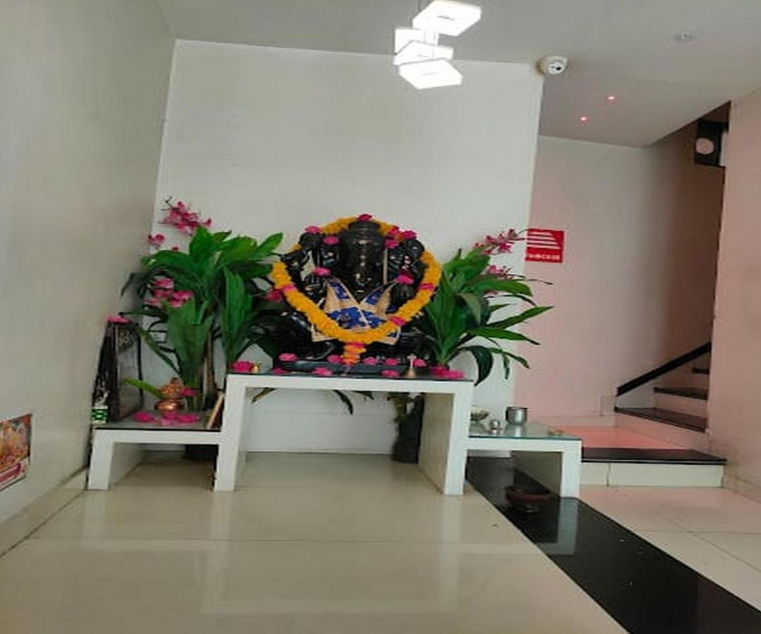 Cherrystay Kiran Inn Indore Exterior foto